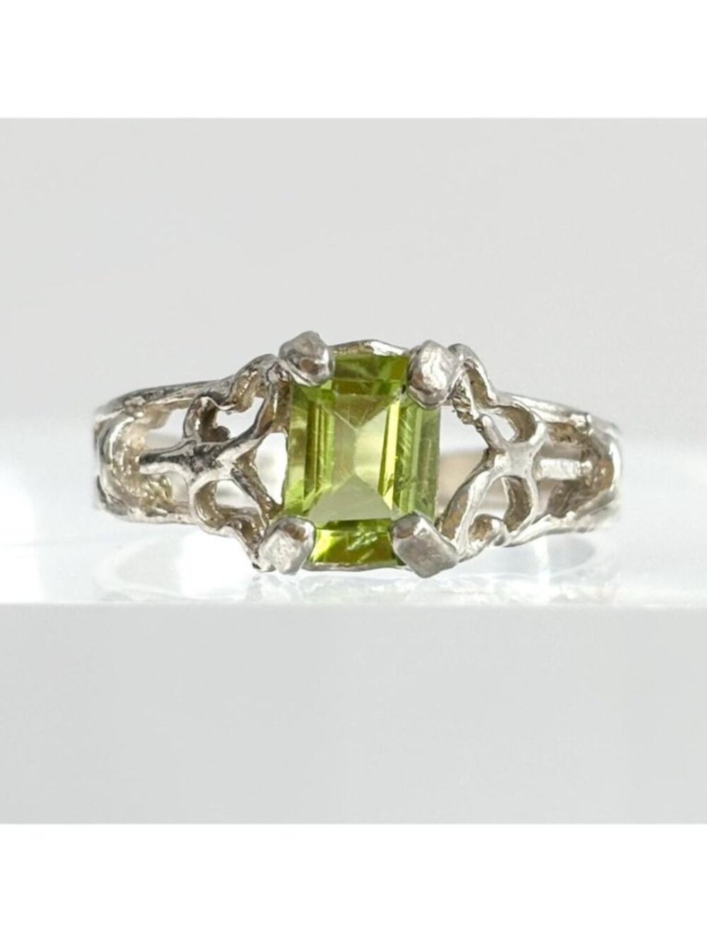 Peridot Emerald Cut Cutout Shank Sterling Silver 925 Vintage Ring - sz 6